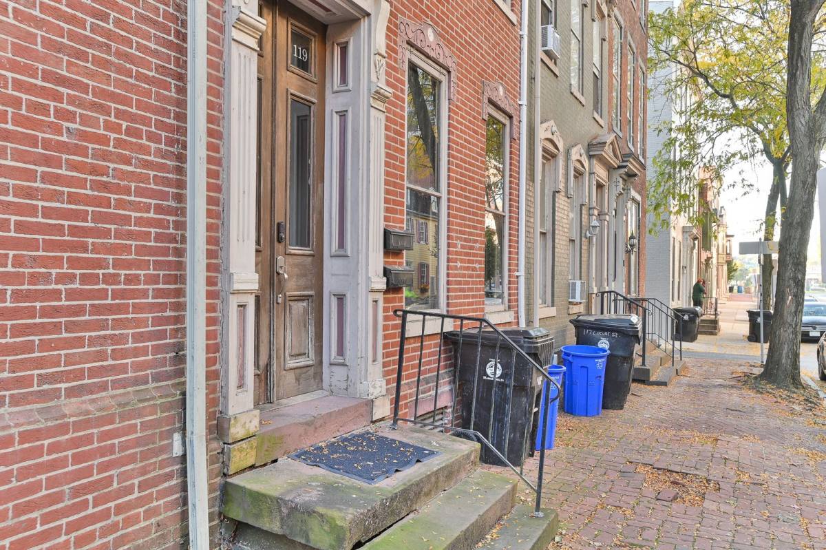 Apartment for rent at 119 Locust St, Harrisburg, PA 17101