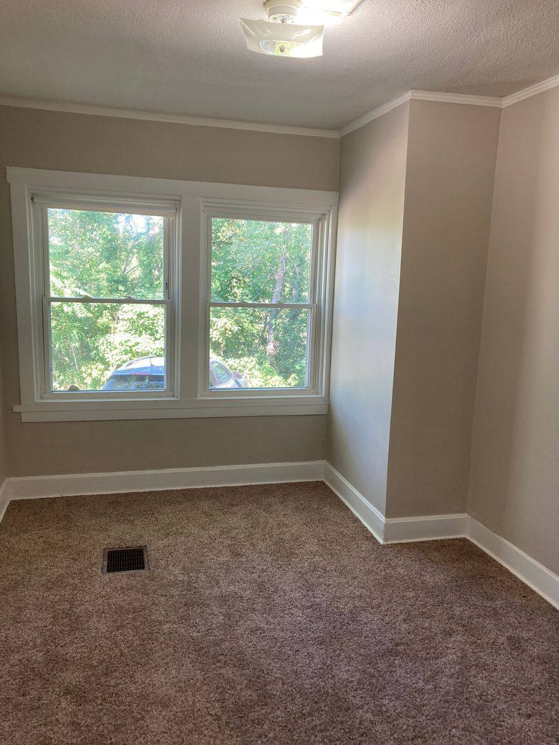 Apartment for rent at 1959 Arlington Ave, Des Moines, IA 50314
