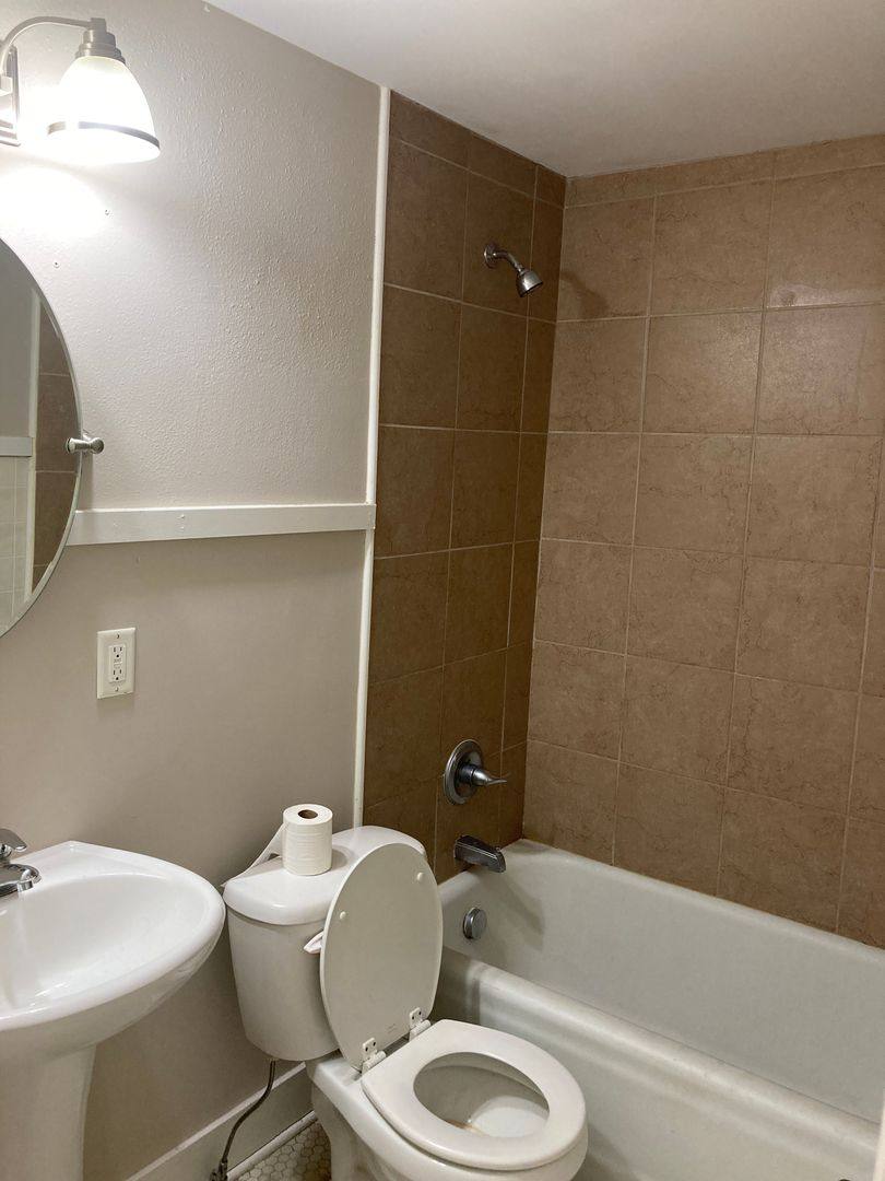Apartment for rent at 1959 Arlington Ave, Des Moines, IA 50314