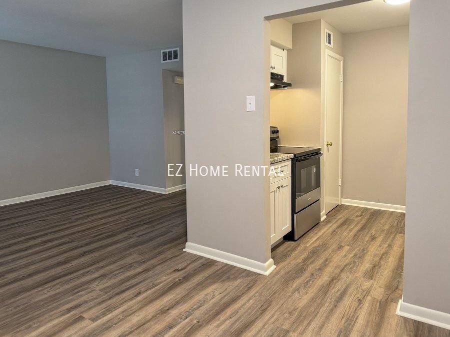 Apartment for rent at 2101 6th Ave N #8, Texas City, TX 77590