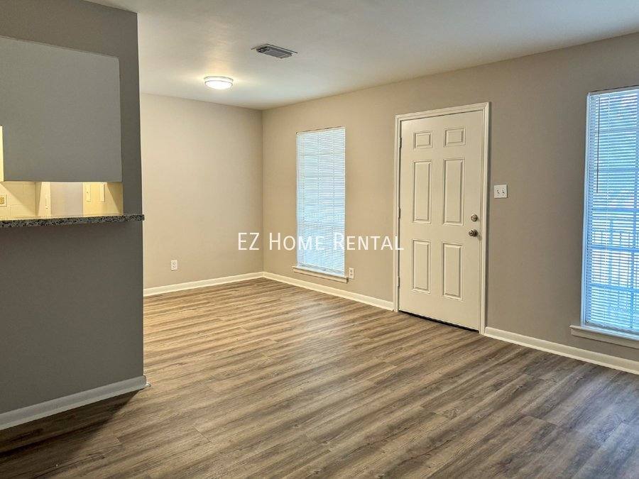 Apartment for rent at 2101 6th Ave N #8, Texas City, TX 77590