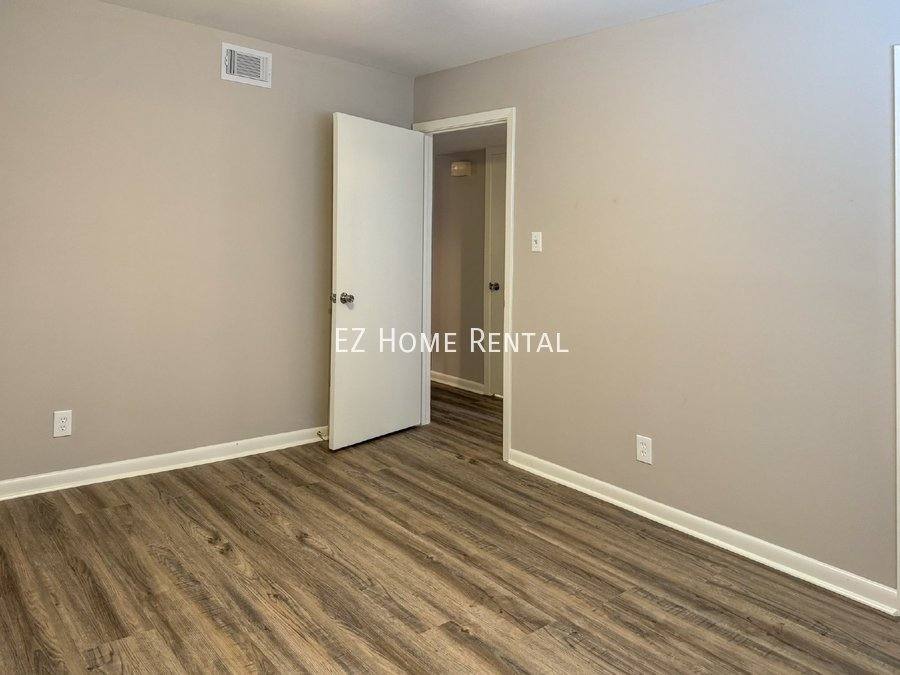 Apartment for rent at 2101 6th Ave N #8, Texas City, TX 77590