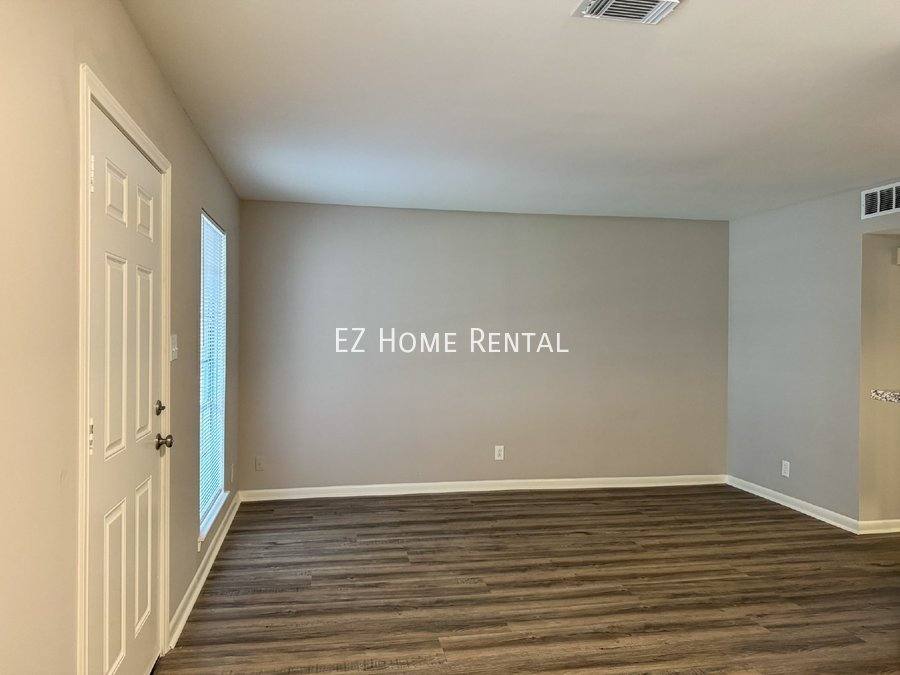 Apartment for rent at 2101 6th Ave N #8, Texas City, TX 77590
