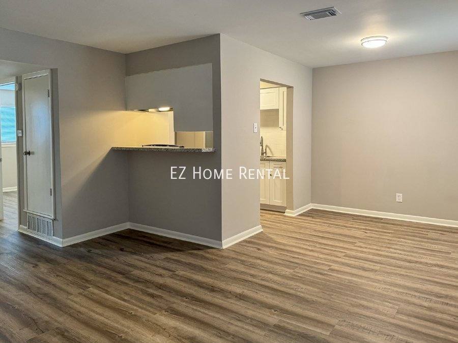 Apartment for rent at 2101 6th Ave N #8, Texas City, TX 77590
