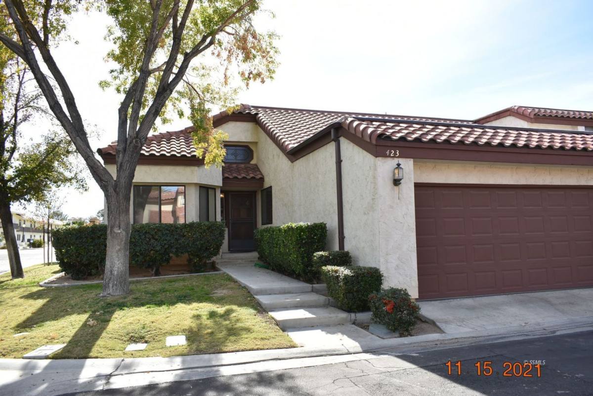 Townhouse for rent at 423 Tepatitlan Court, Ridgecrest, CA 93555