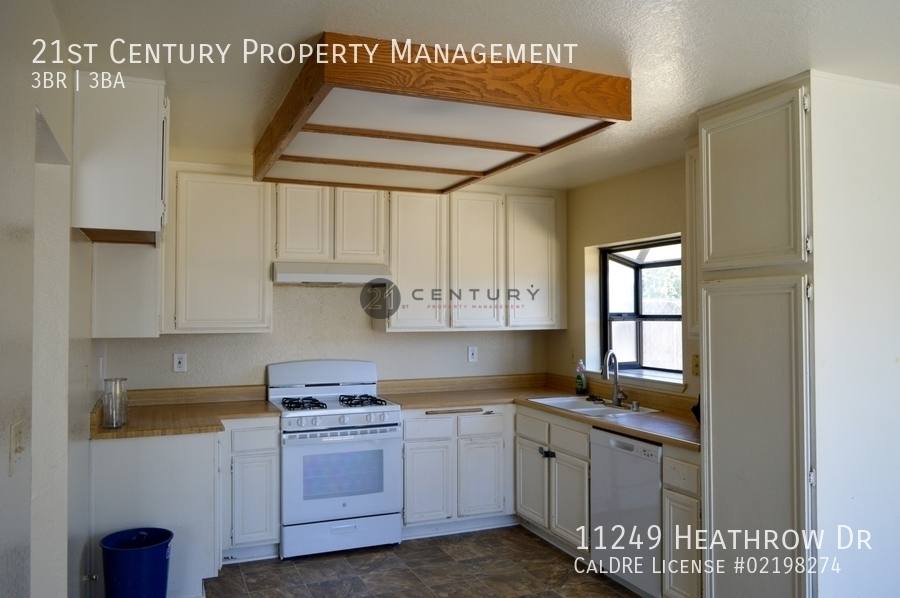 House for rent at 11249 Heathrow Dr, Riverside, CA 92503