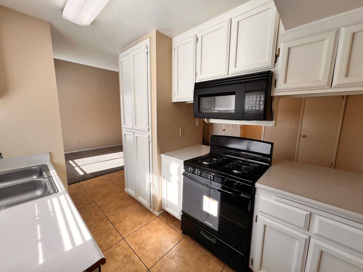 Apartment for rent at 8106 Laborough Dr, Bakersfield, CA 93311