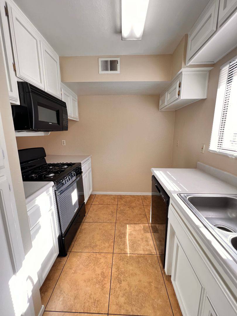 Apartment for rent at 8106 Laborough Dr, Bakersfield, CA 93311