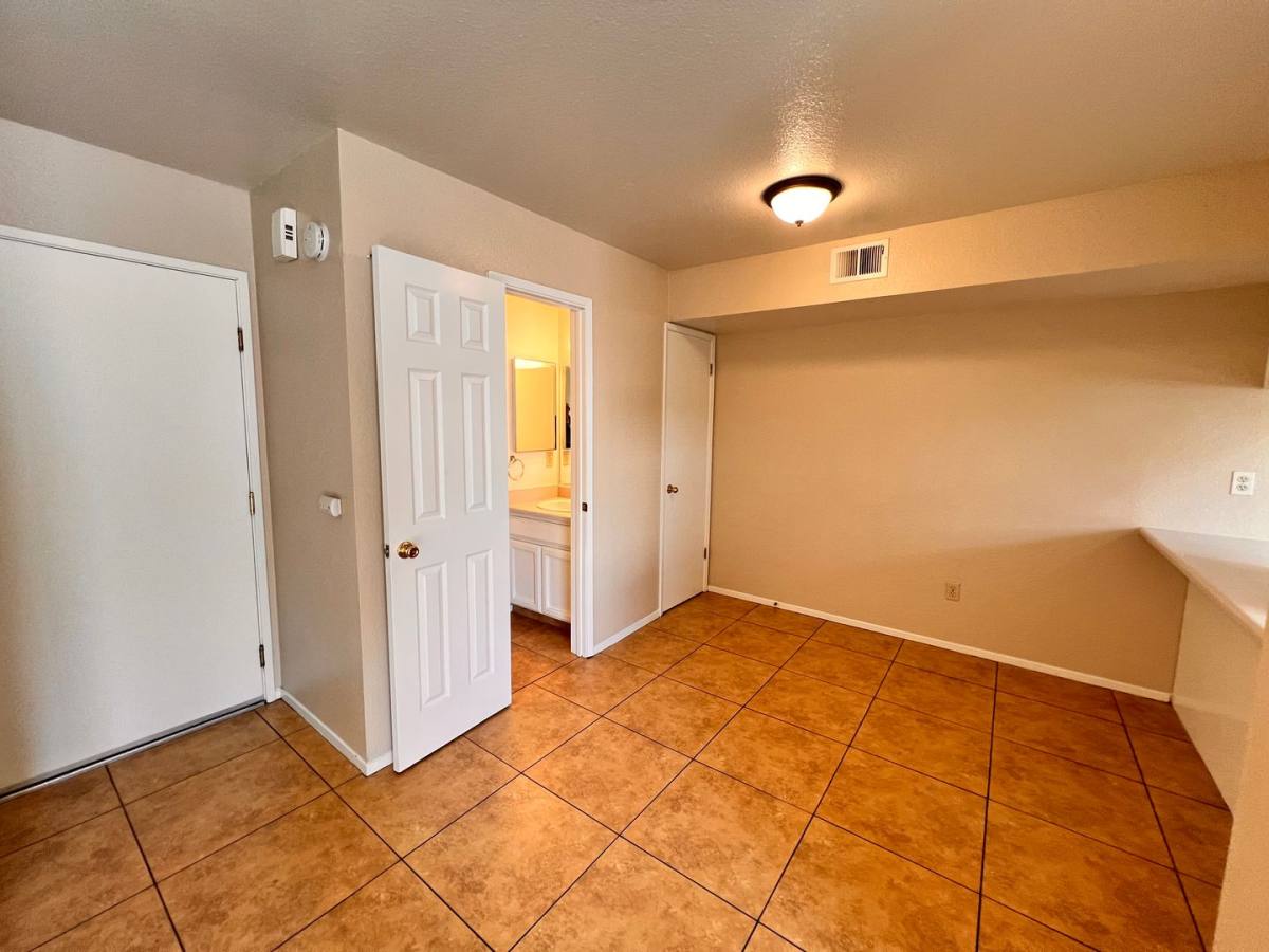 Apartment for rent at 8106 Laborough Dr, Bakersfield, CA 93311