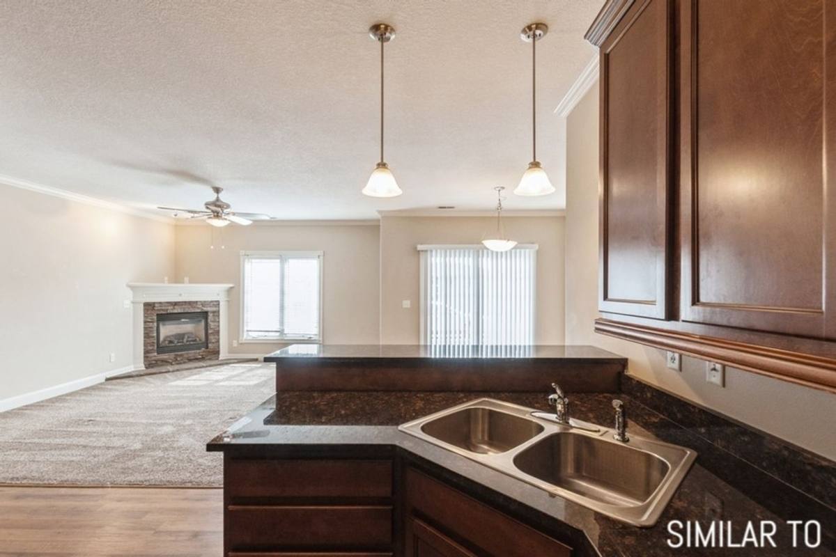 Apartment for rent at 14105 Airline Ave, Urbandale, IA 50323
