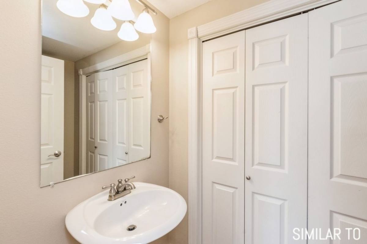 Apartment for rent at 14105 Airline Ave, Urbandale, IA 50323