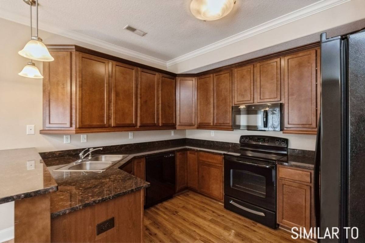 Apartment for rent at 14105 Airline Ave, Urbandale, IA 50323