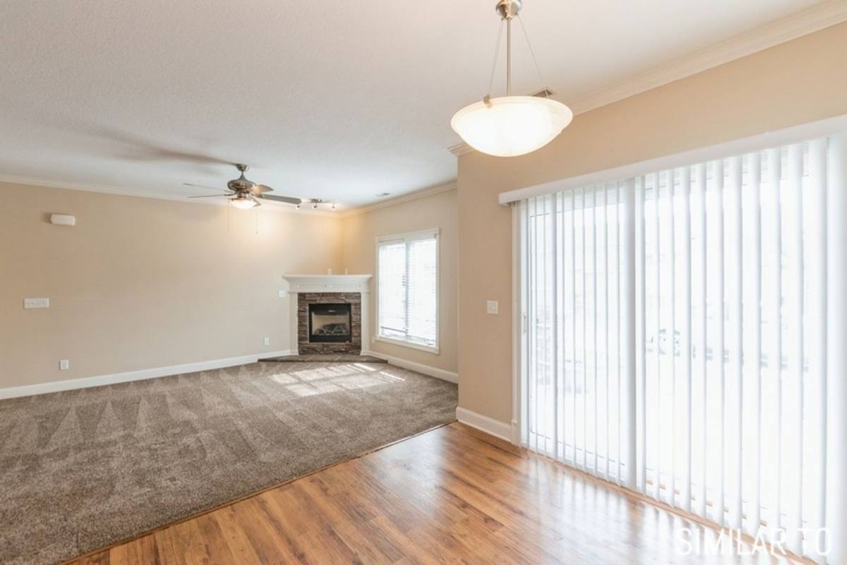 Apartment for rent at 14105 Airline Ave, Urbandale, IA 50323