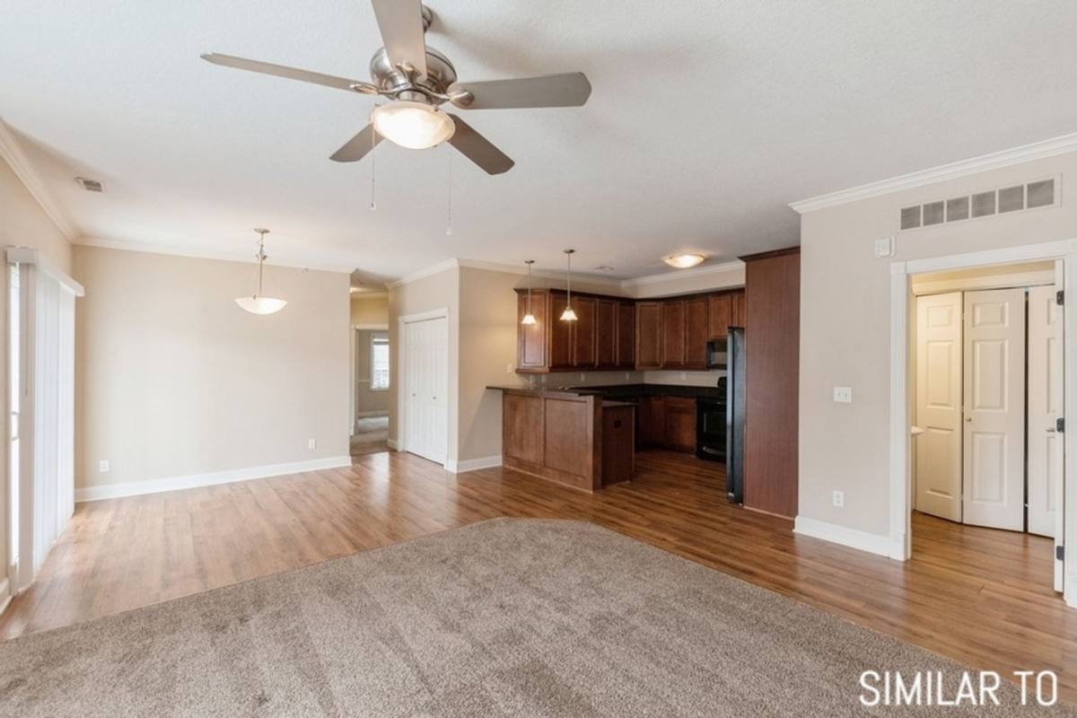 Apartment for rent at 14105 Airline Ave, Urbandale, IA 50323