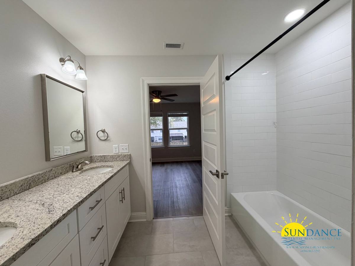 Townhouse for rent at 691 Woodlawn Ave, Fort Walton Beach, FL 32547