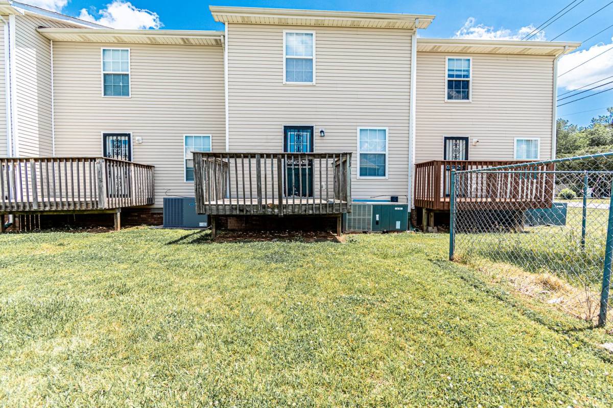 Townhouse for rent at 203 Tree Line Dr, Oak Grove, KY 42262
