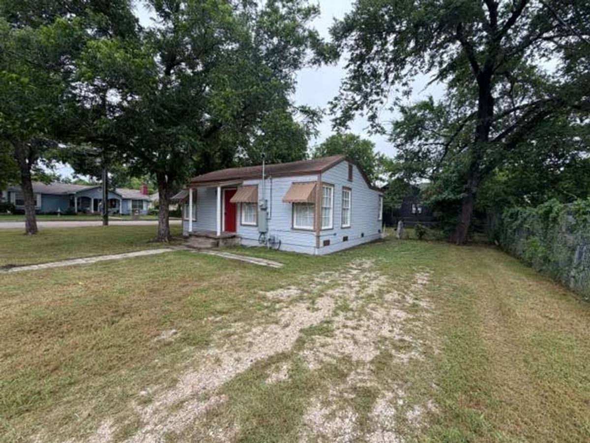 House for rent at 700 S 24th St, Waco, TX 76706