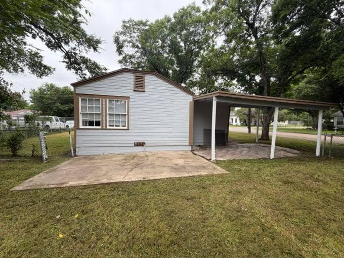 House for rent at 700 S 24th St, Waco, TX 76706