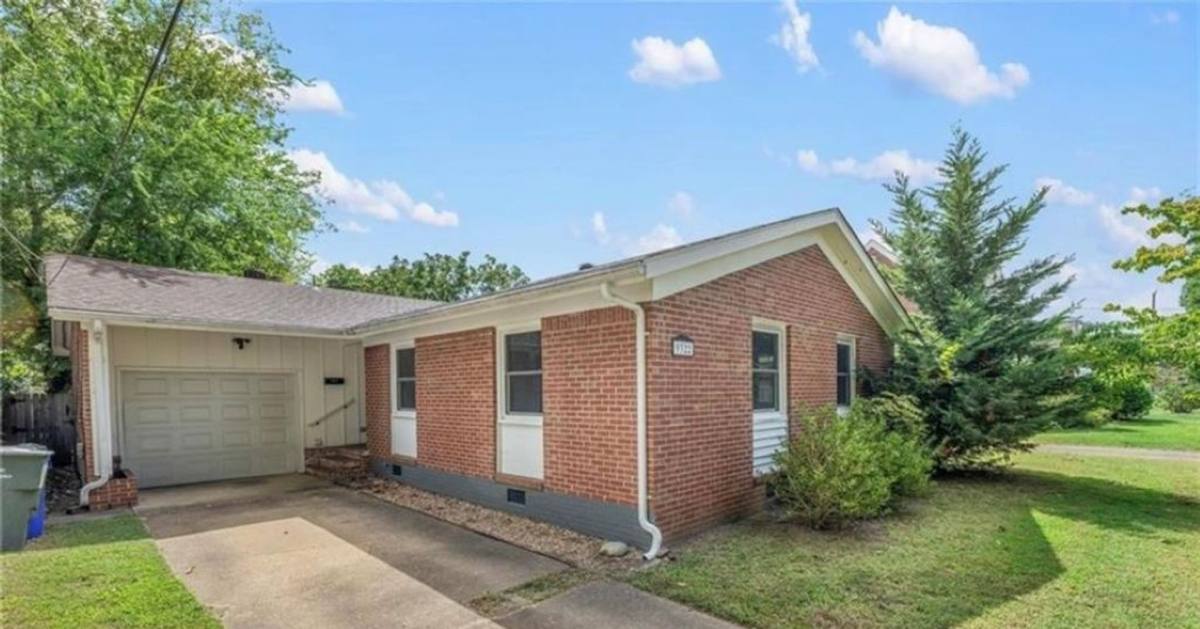 House for rent at 9322 Grove Ave, Norfolk, VA 23503