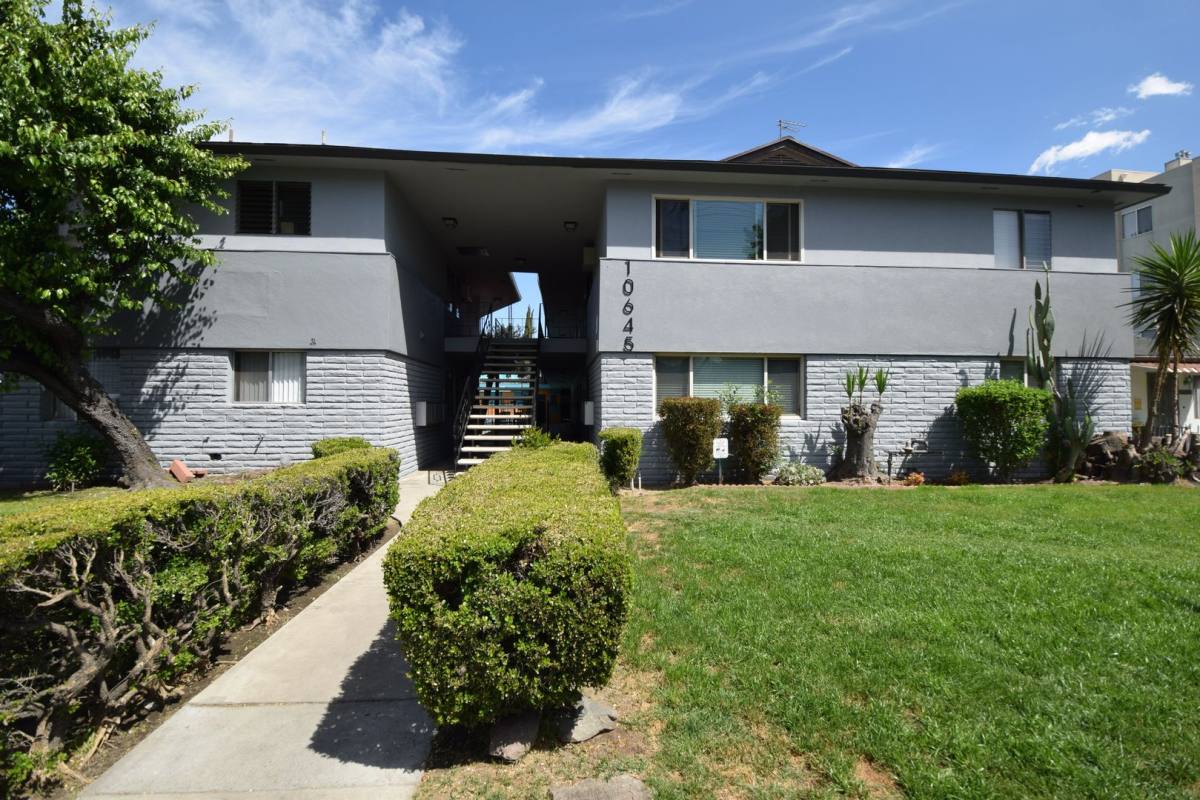 Apartment for rent at 10645 Valley Spring Lane, North Hollywood, CA 91602