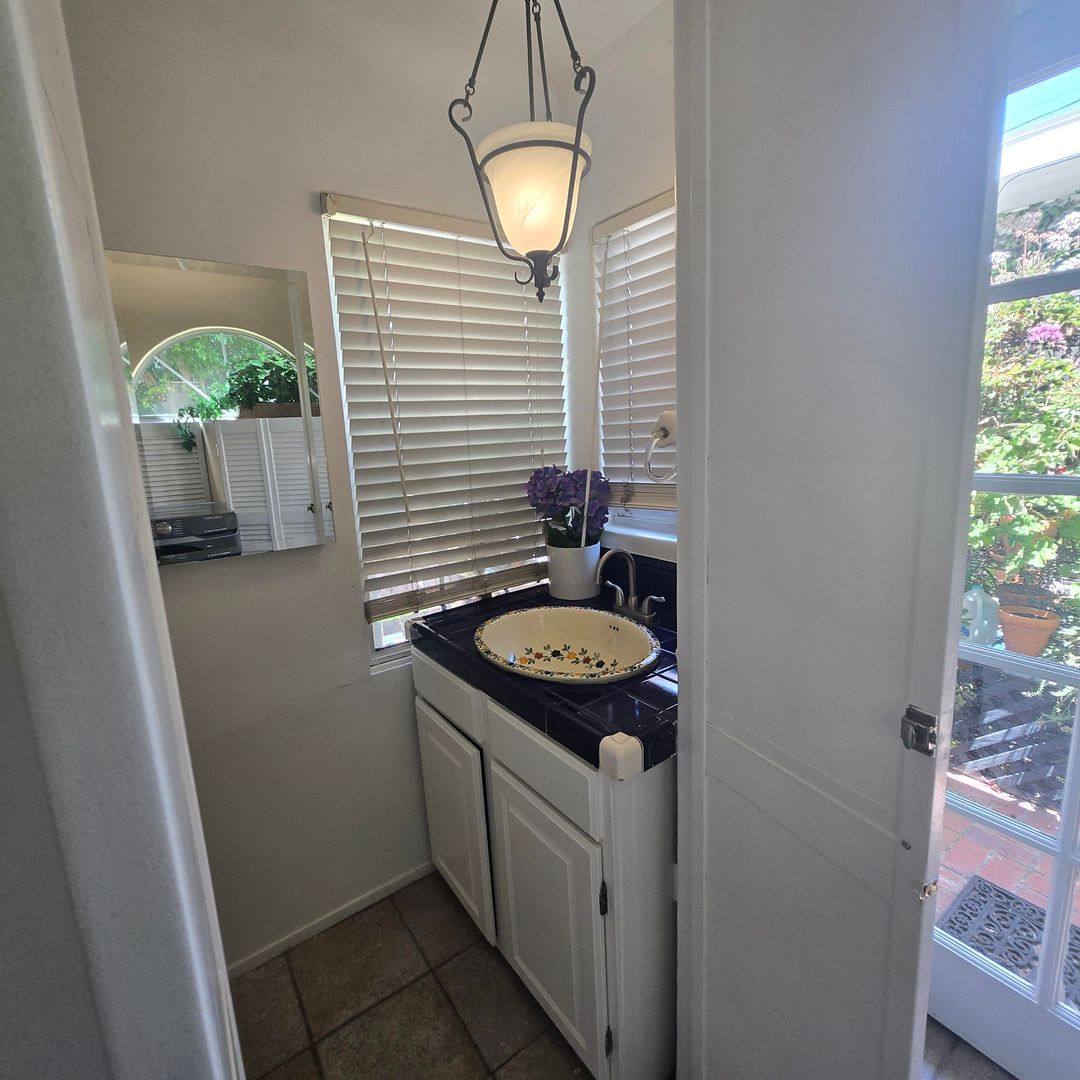 Apartment for rent at 812 June St, Los Angeles, CA 90038