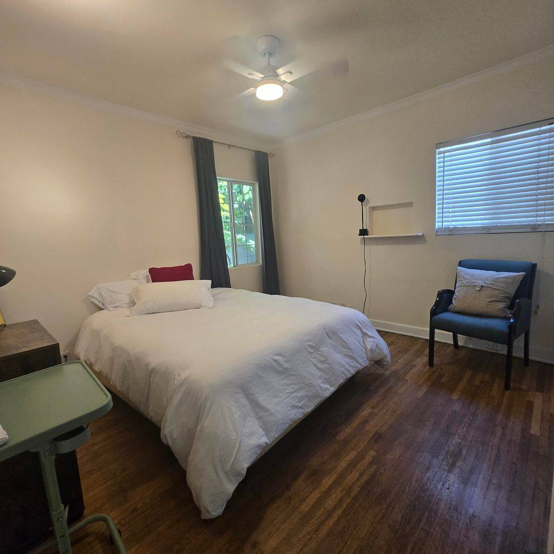 Apartment for rent at 812 June St, Los Angeles, CA 90038