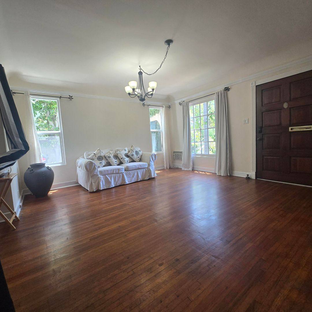 Apartment for rent at 812 June St, Los Angeles, CA 90038