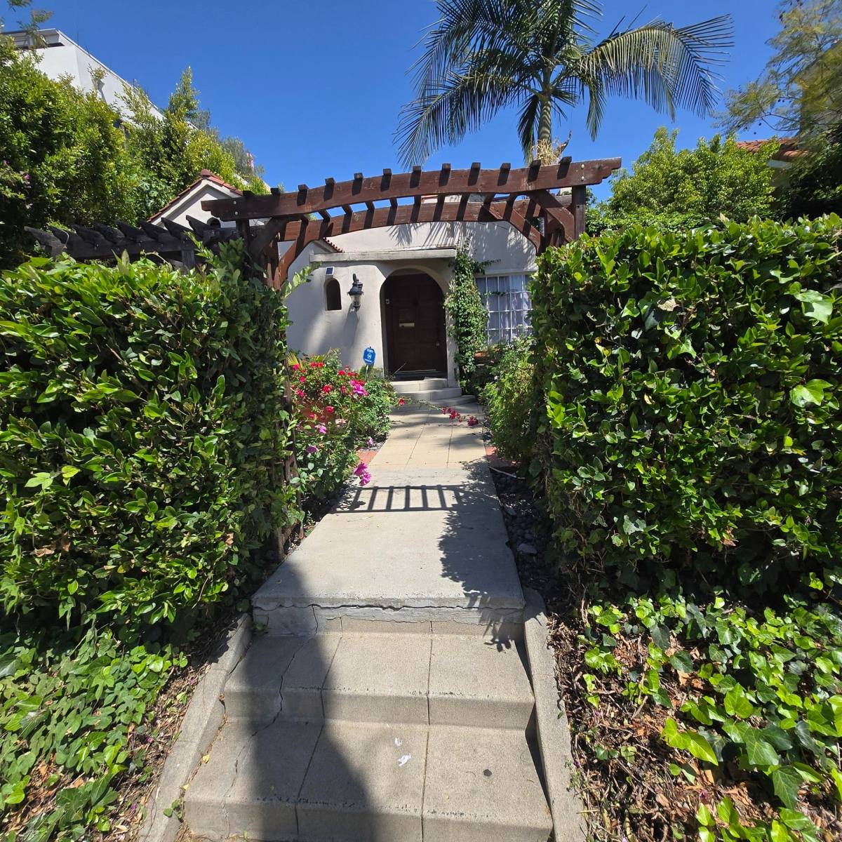 Apartment for rent at 812 June St, Los Angeles, CA 90038