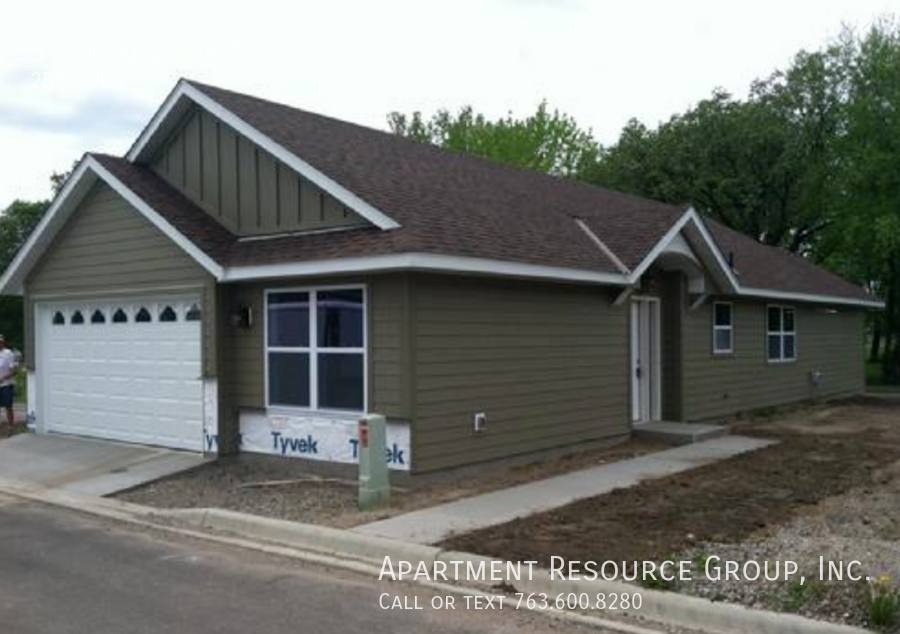 Townhouse for rent at 3334 Arcade St, Saint Paul, MN 55127