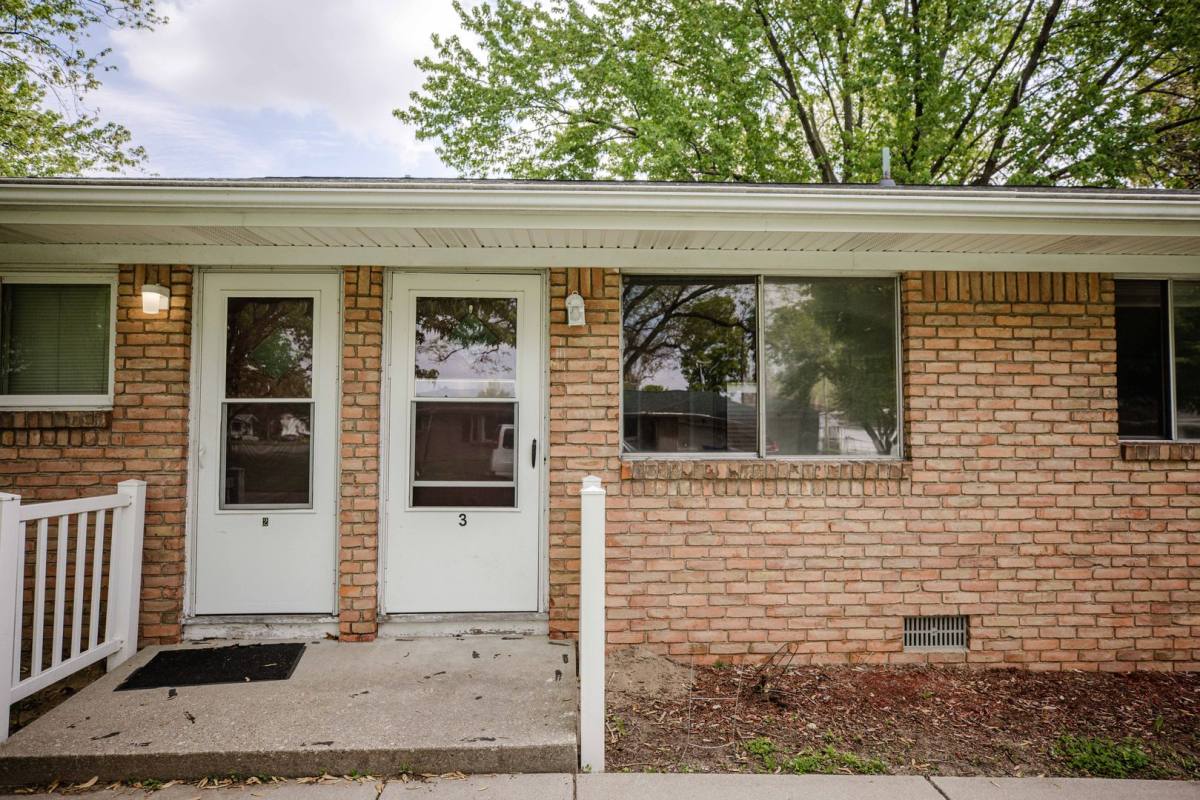 Apartment for rent at 5750 Winona Dr, Toledo, OH 43613