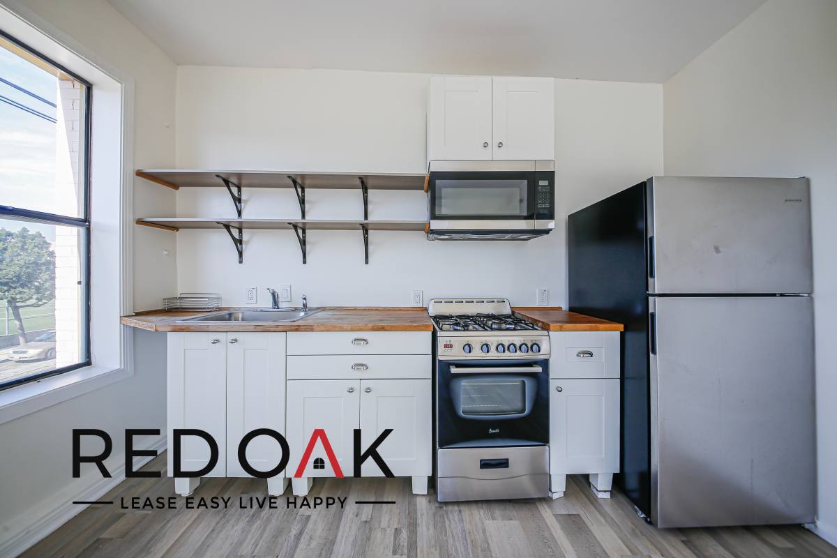 Condo for rent at 692 Valencia St #309, Los Angeles, CA 90017