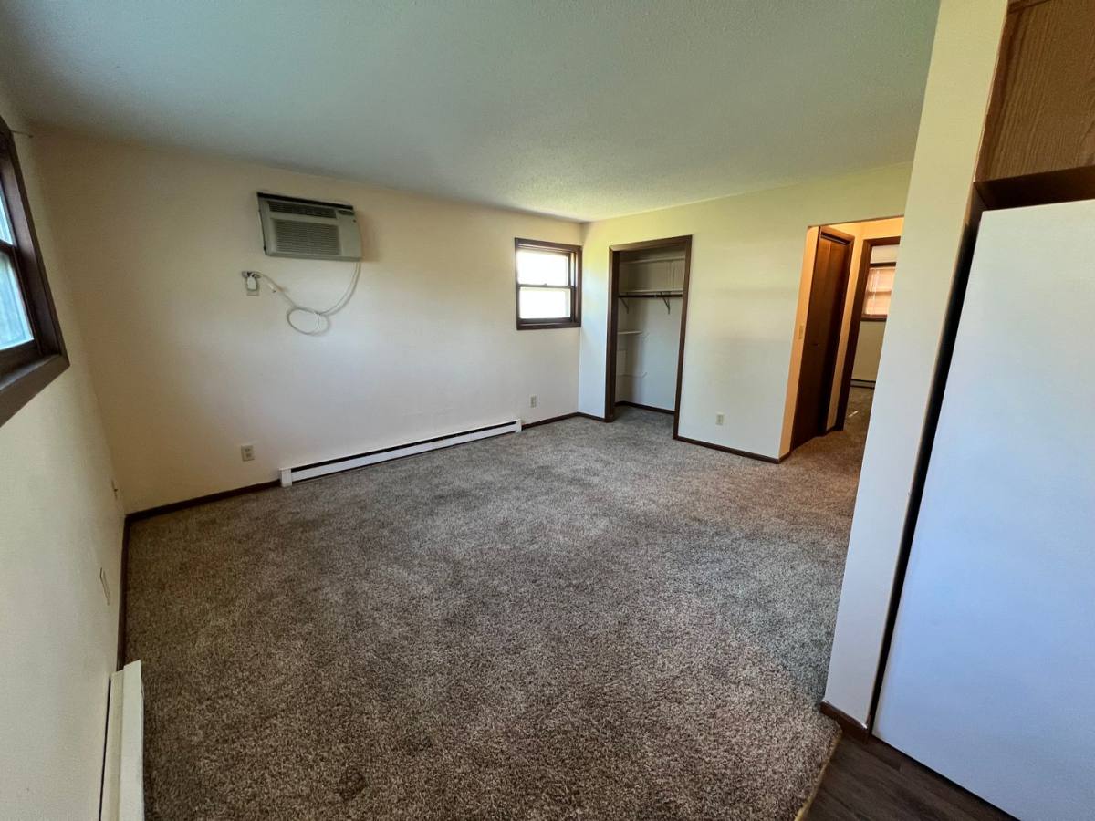 Apartment for rent at 505, 511, 519 S Main, Mitchell, SD 57301