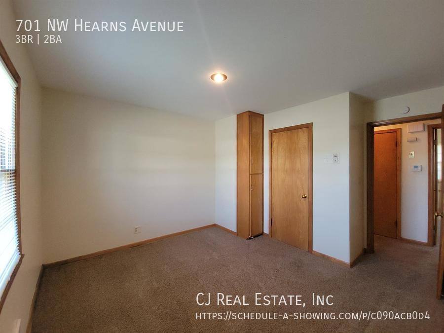 House for rent at 701 NW Hearns Ave, Blue Springs, MO 64015
