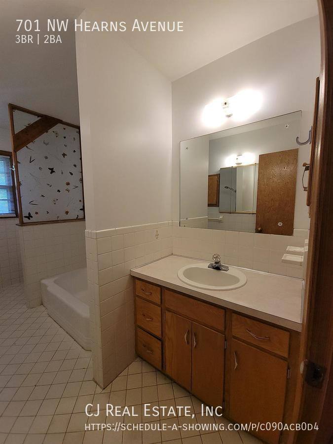 House for rent at 701 NW Hearns Ave, Blue Springs, MO 64015
