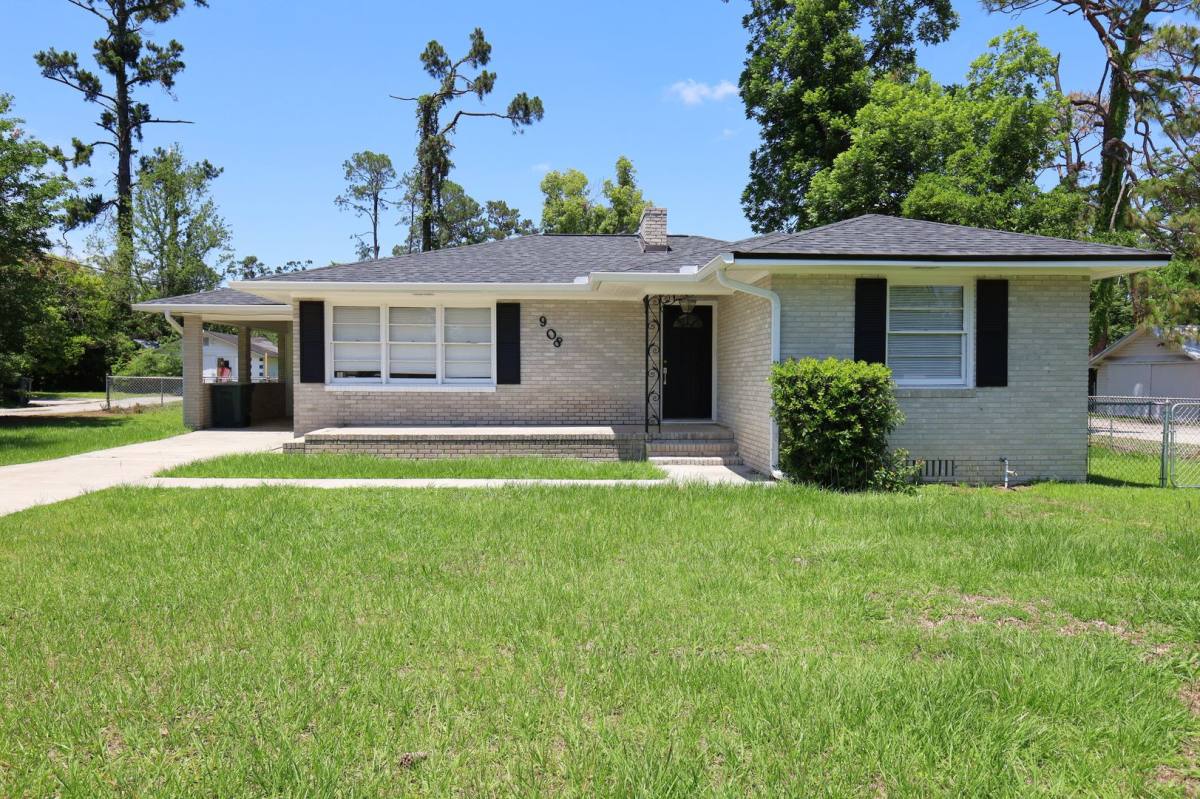 House for rent at 908 E Park Ave, Valdosta, GA 31602