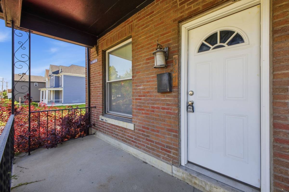 Apartment for rent at 387-393 Saint Clair Ave, Columbus, OH 43203