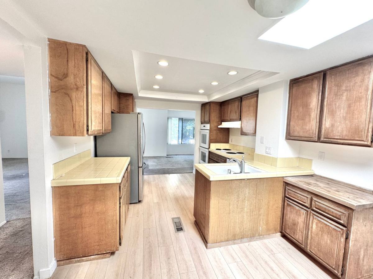 Townhouse for rent at 6664 Reservoir Lane, San Diego, CA 92115