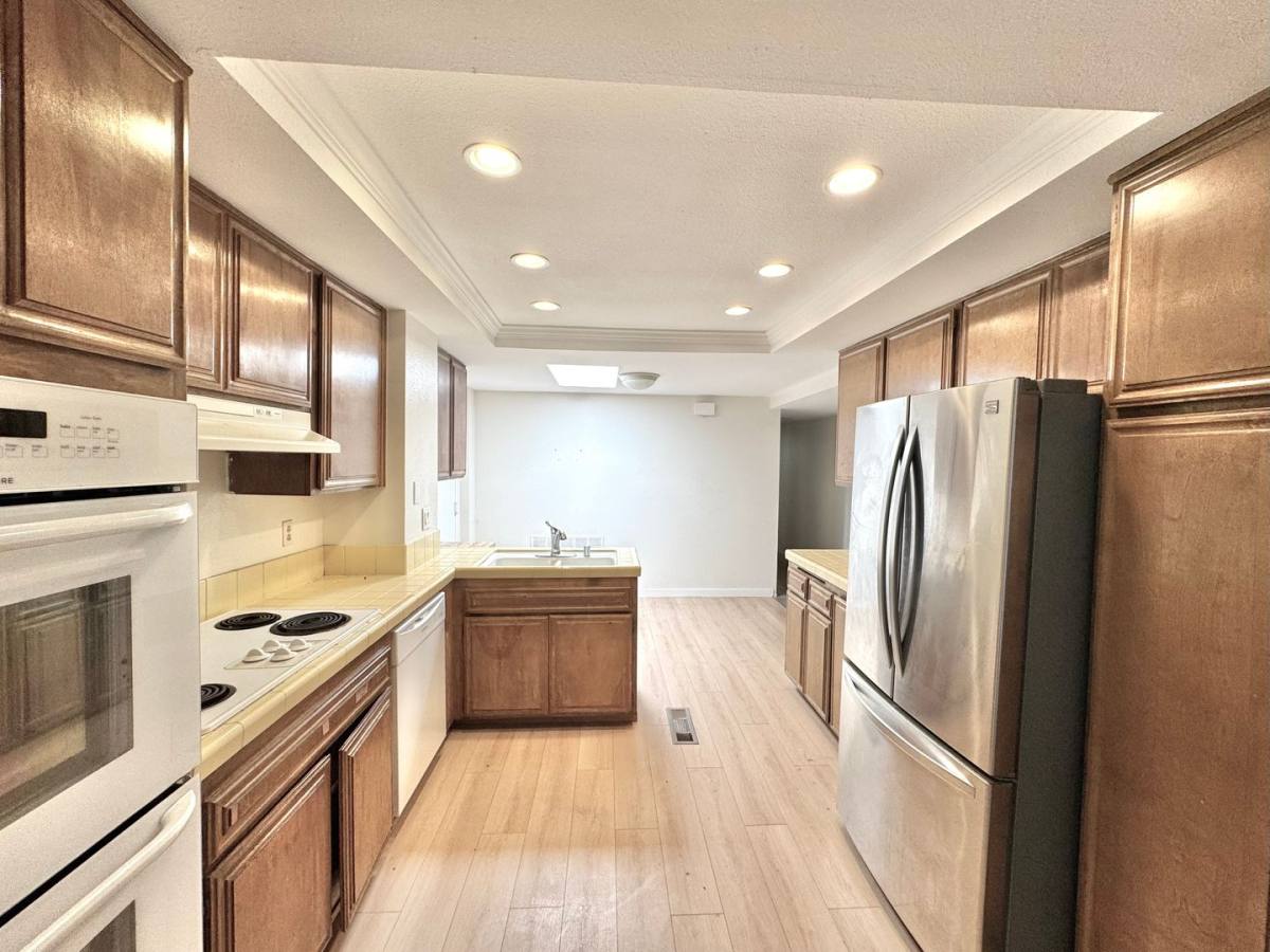 Townhouse for rent at 6664 Reservoir Lane, San Diego, CA 92115