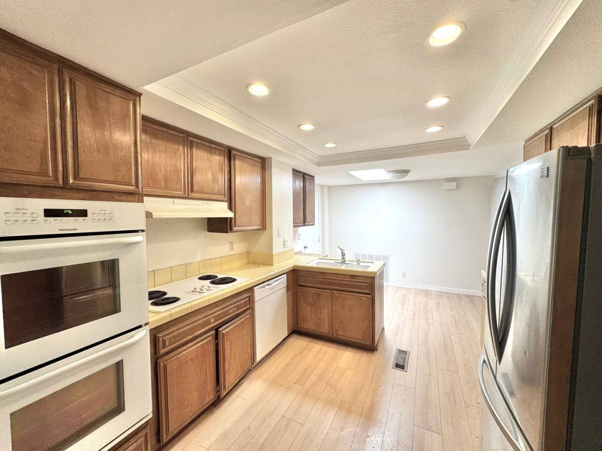Townhouse for rent at 6664 Reservoir Lane, San Diego, CA 92115