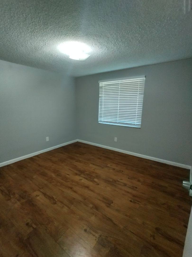Apartment for rent at 11720 N 14th St, Tampa, FL 33612