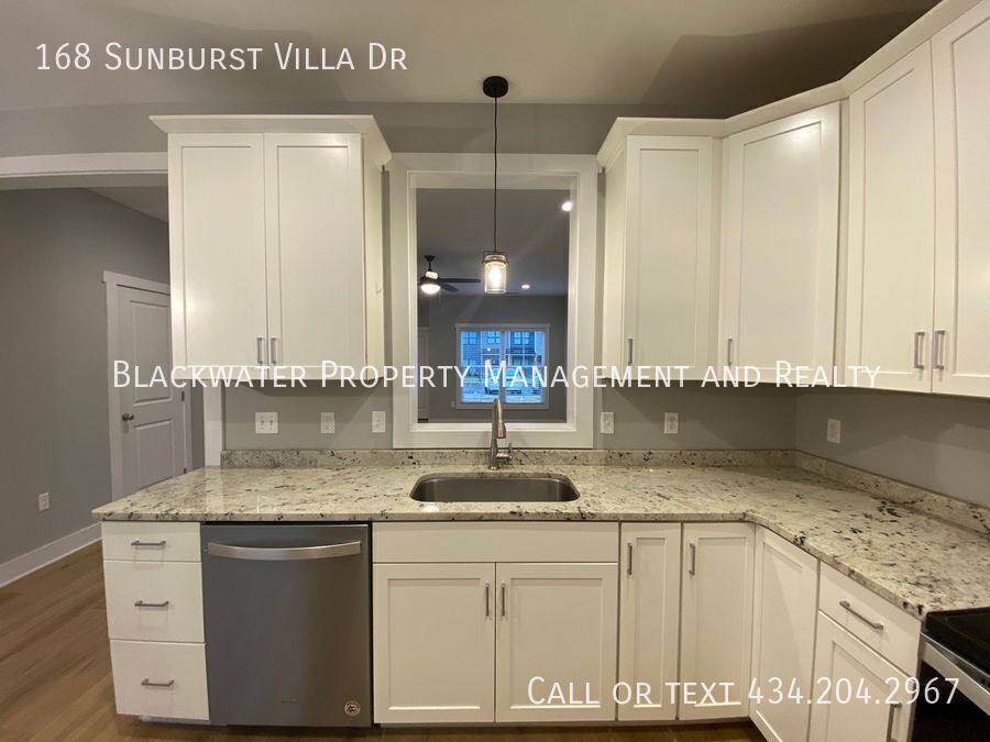 Townhouse for rent at 168 Sunburst Villa Dr, Evington, VA 24550