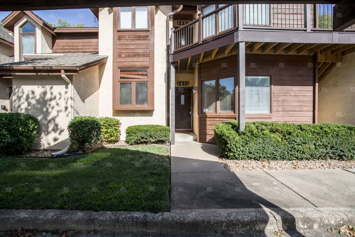 Townhouse for rent at 4800 Horton St, Mission, KS 66202