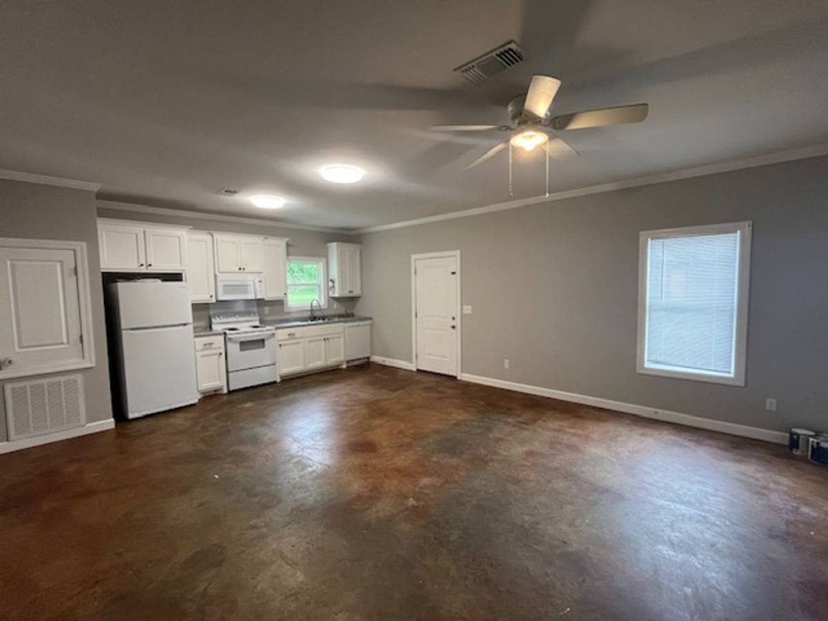 Apartment for rent at 43 E First St, Pontotoc, MS 38863