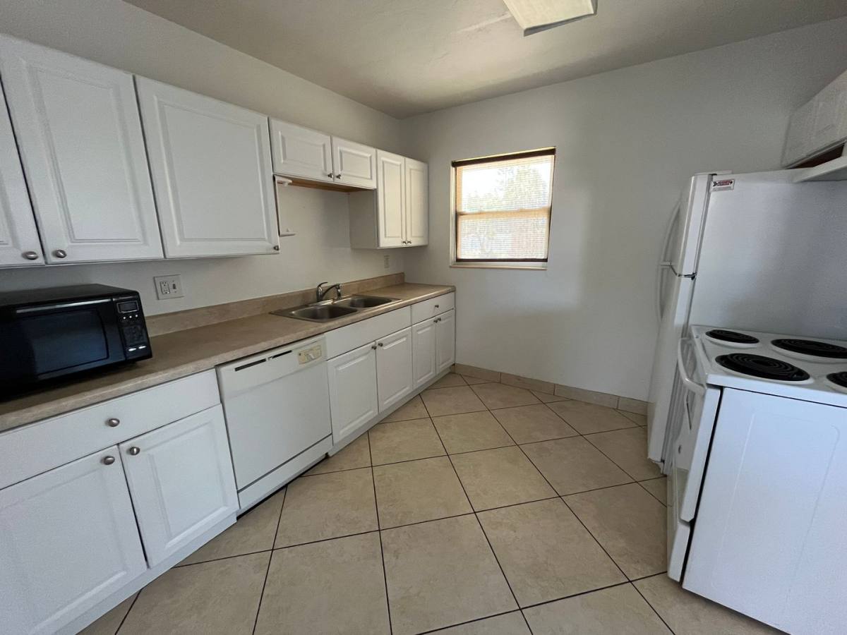 House for rent at 2154 Inner Cass Circle, Sarasota, FL 34231