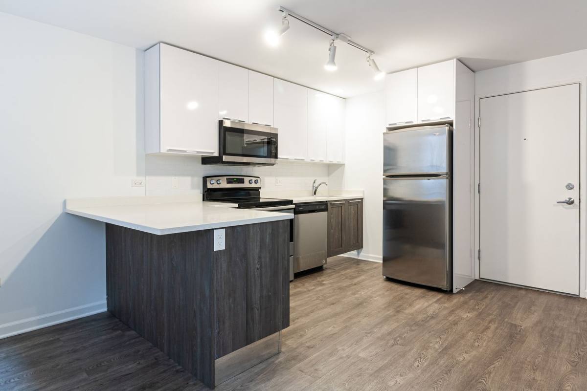 Apartment for rent at 940 W Winona St, Chicago, IL 60640