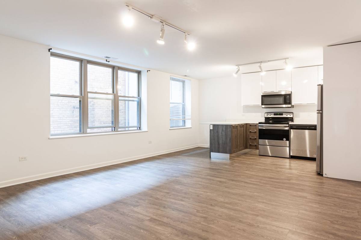 Apartment for rent at 940 W Winona St, Chicago, IL 60640