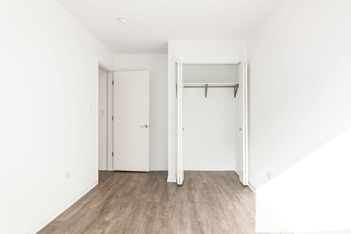 Apartment for rent at 940 W Winona St, Chicago, IL 60640