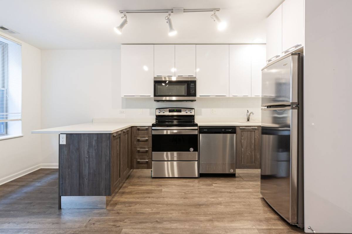 Apartment for rent at 940 W Winona St, Chicago, IL 60640