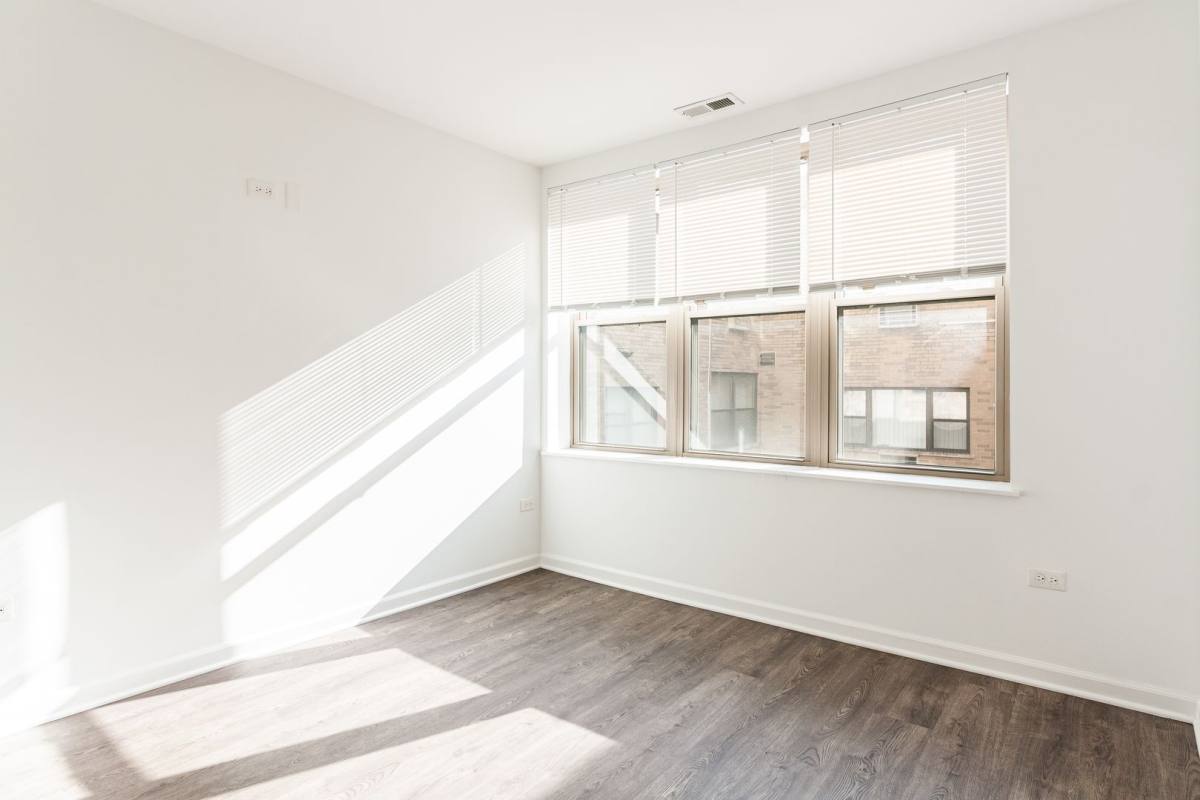 Apartment for rent at 940 W Winona St, Chicago, IL 60640