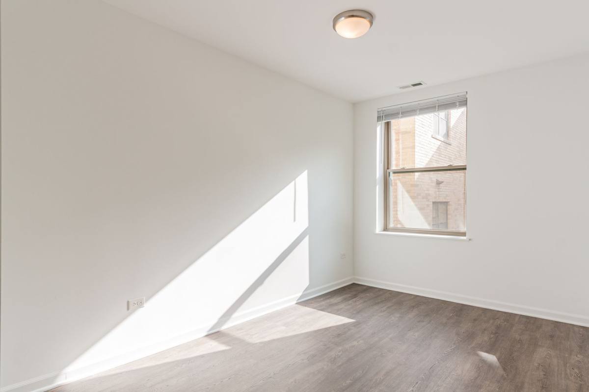 Apartment for rent at 940 W Winona St, Chicago, IL 60640